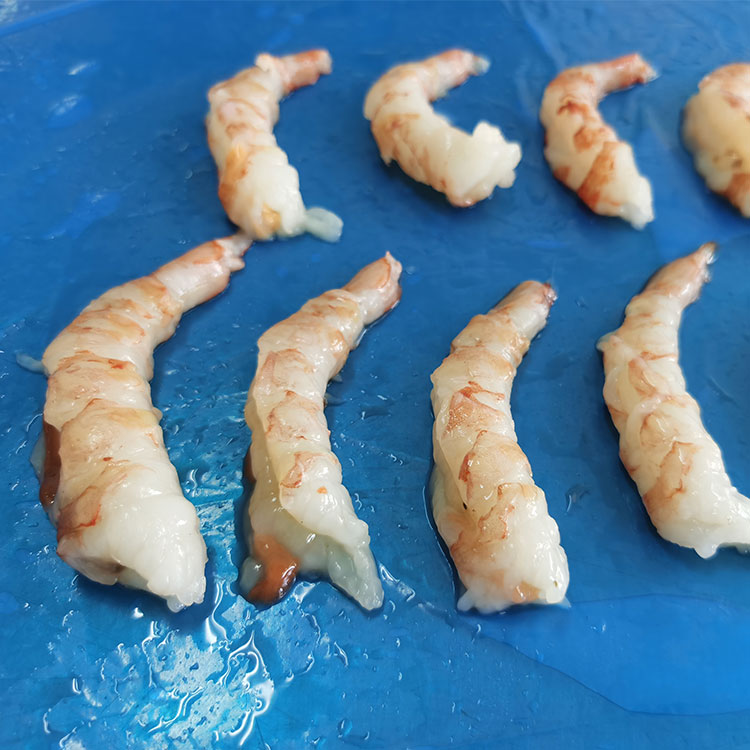 냉동 아르헨티나산 붉은 새우의 껍질을 벗기고 꼬리를 제거한 것